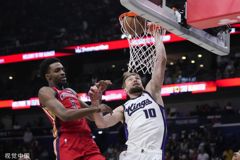 场上接连爆 场上接连爆